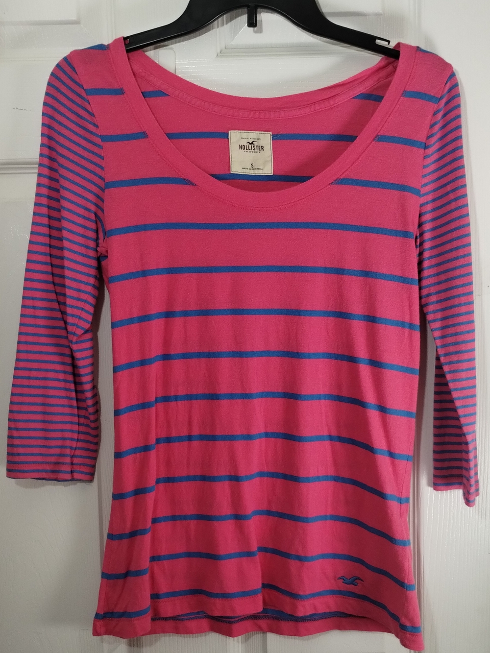Hollister Women's Pink & Blue 3/4 Sleeve Striped Scoop Neck Top